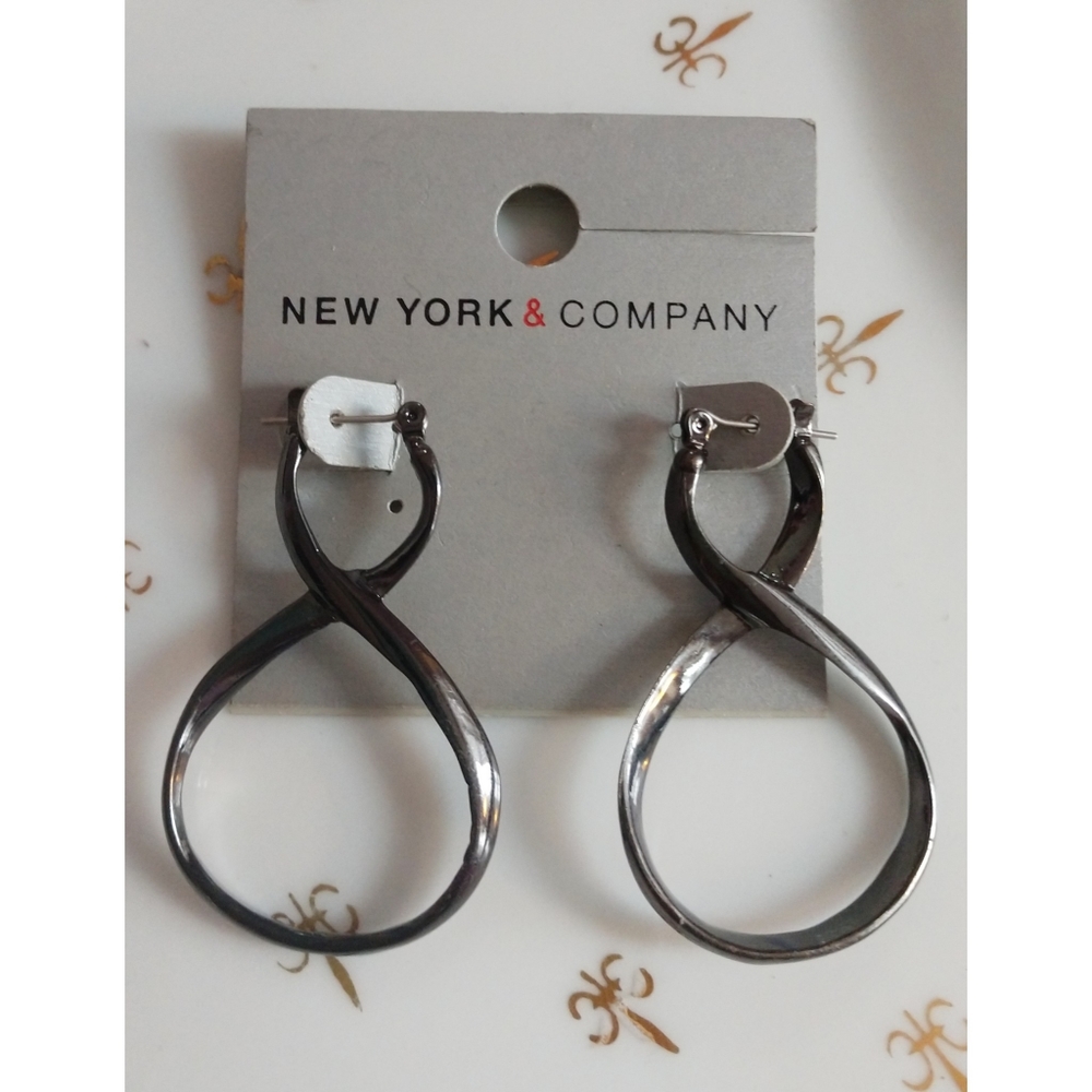 NWT New York & Company Figure 8 Earrings